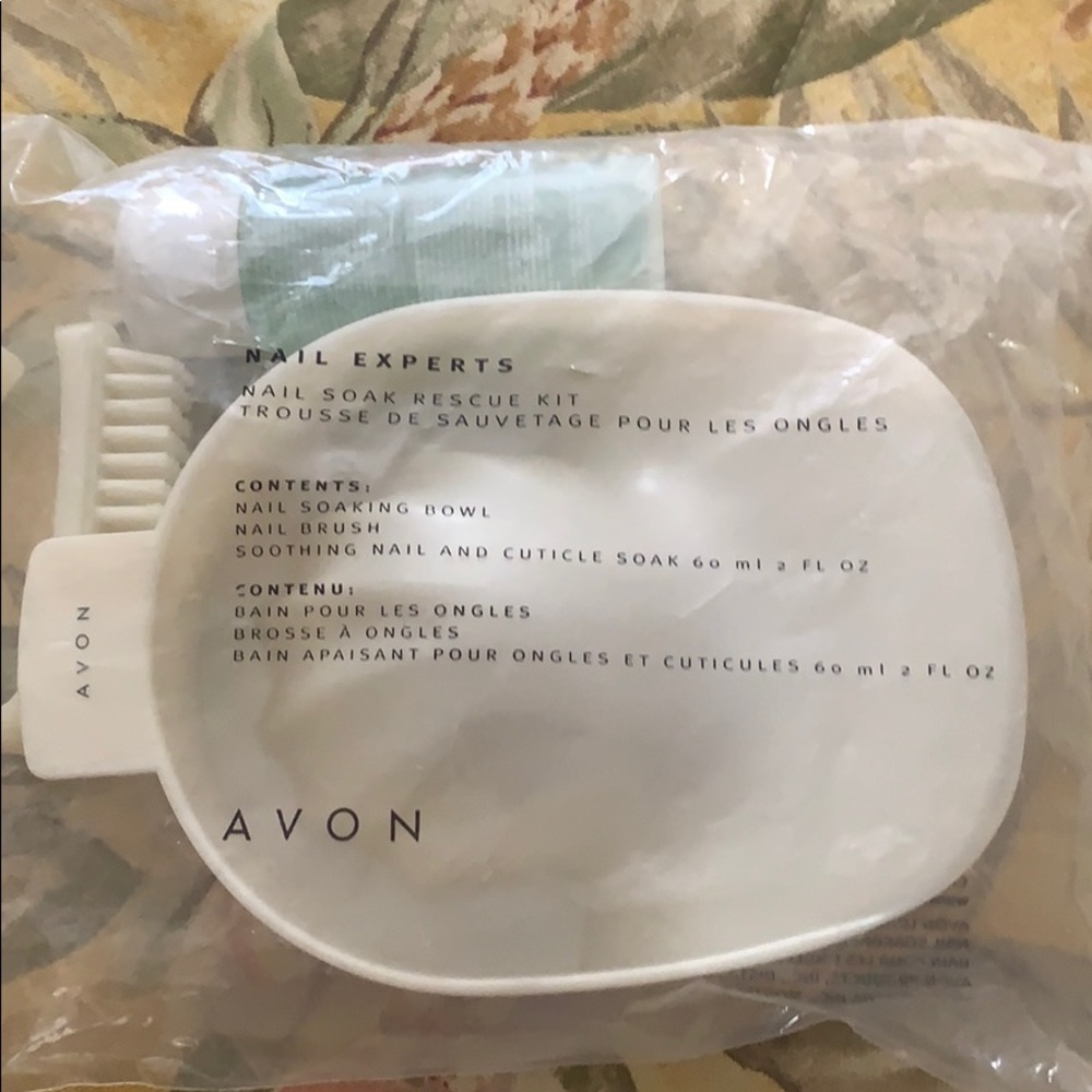 AVON NAIL SOAK KIT